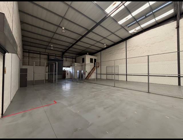1,334M² WAREHOUSE TO LET IN HALFWAY HOUSE